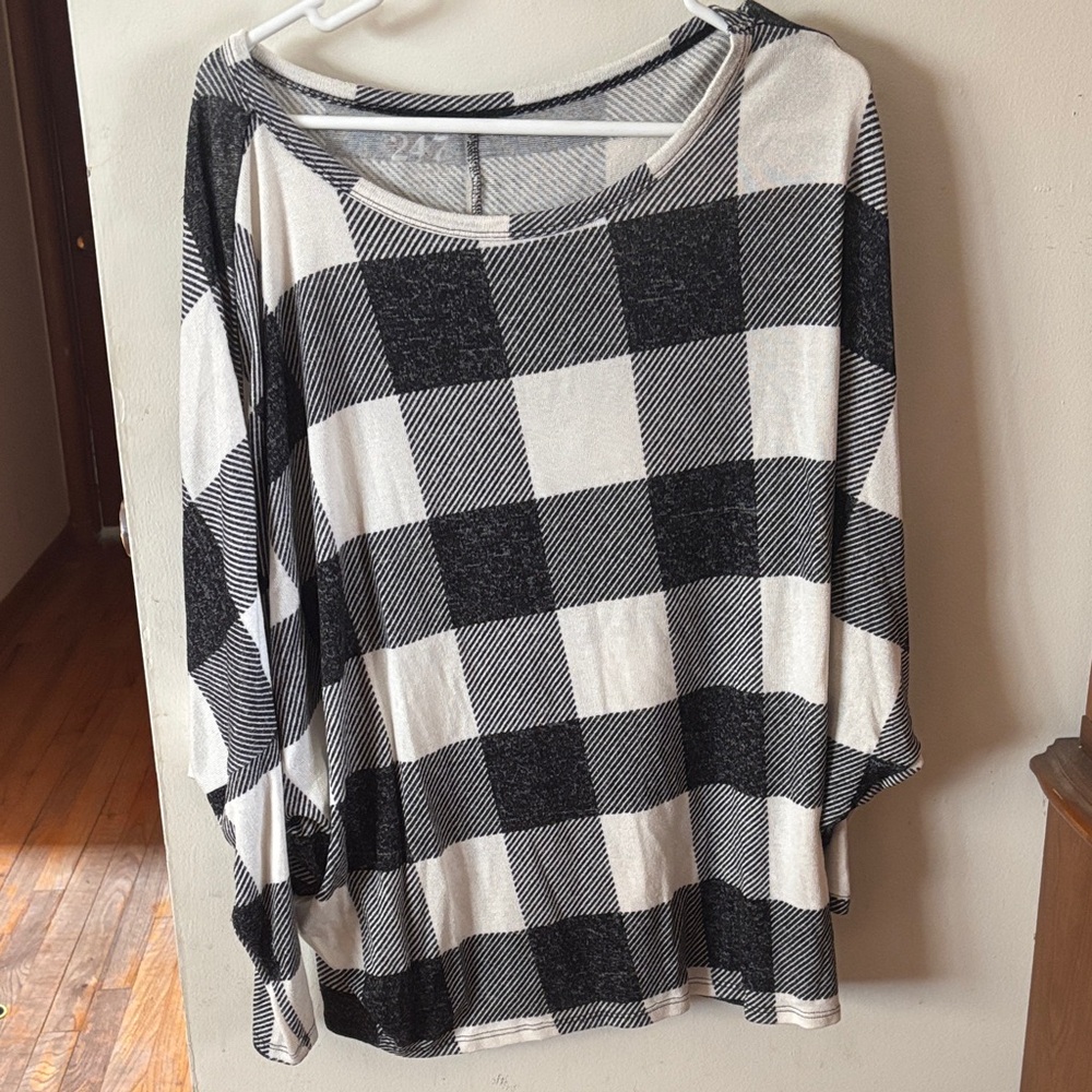 Maurices Black and White Checkered Long Sleeve Top